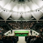Snooker-Tisch im Berliner Tempodrom beim German Masters mit Publikum