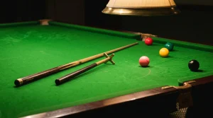 Snooker-Queue und Kugeln auf grünem Tisch als Symbol für Value-Bet-Berechnung